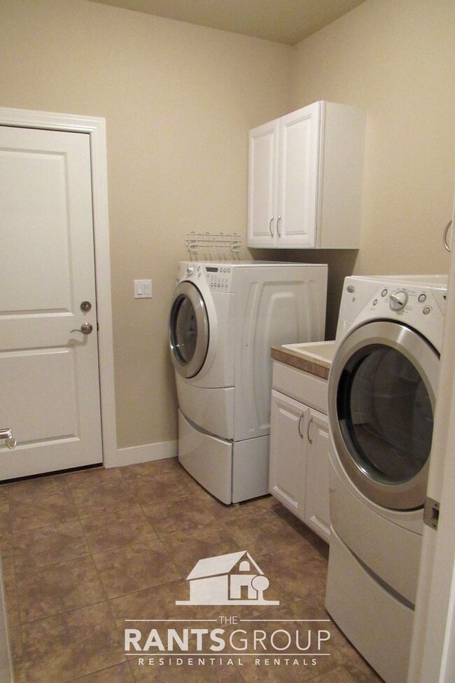 Building Photo - Spacious Single-Family Home in Olympia’s I...