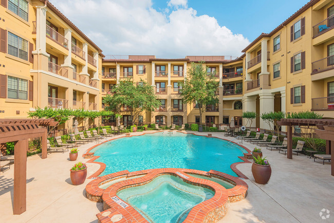 Resort-style pool - Monterra Las Colinas Apartments