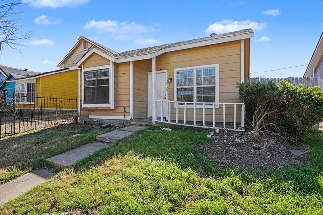 Building Photo - Charming 3-1-1 in S Dallas