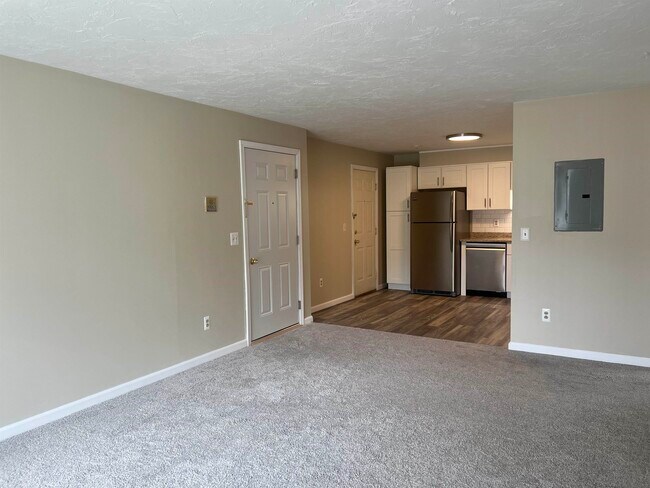 Building Photo - 383 Huse Rd
