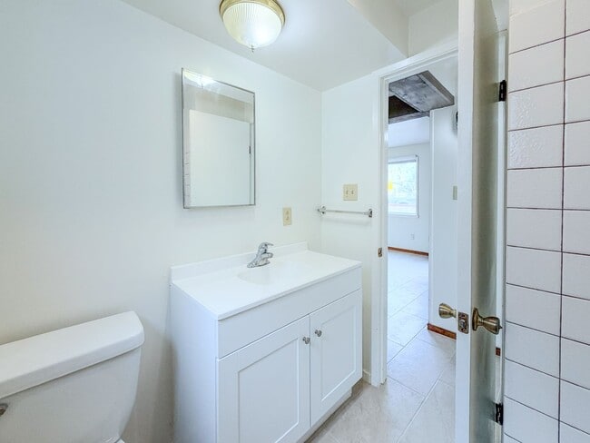 Building Photo - 108 Los Angeles Ave