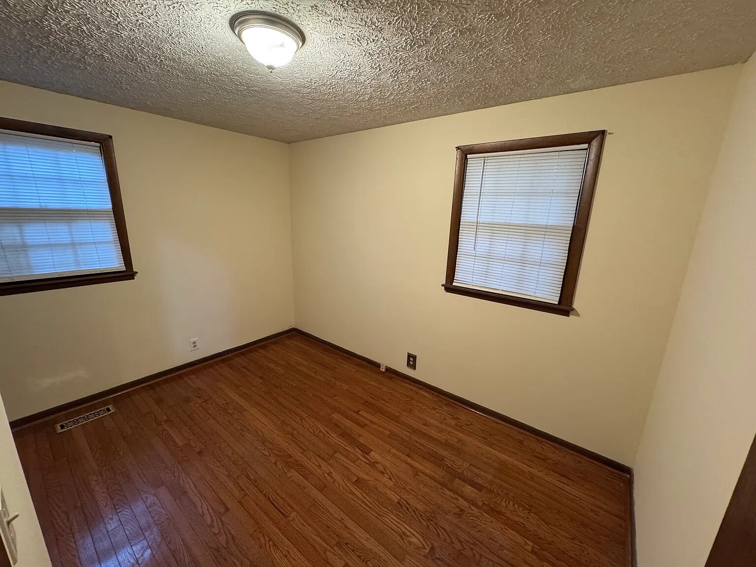 Building Photo - 2408 Vaulx Ln