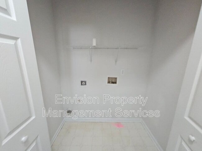 Building Photo - 10996 Knotty Pine Pl