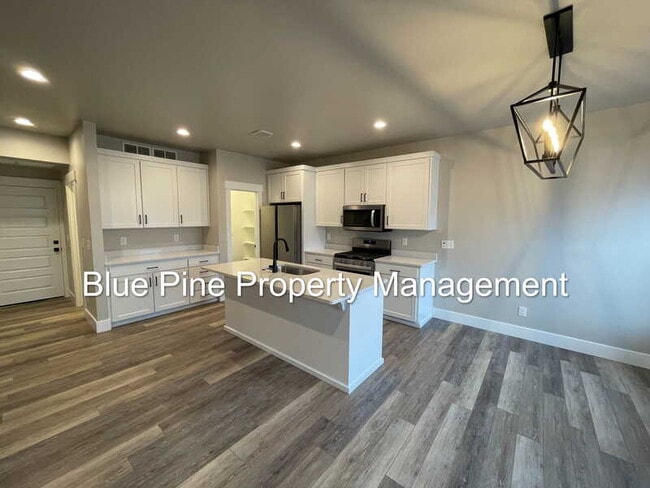 Building Photo - 2925 Sunburst Dr