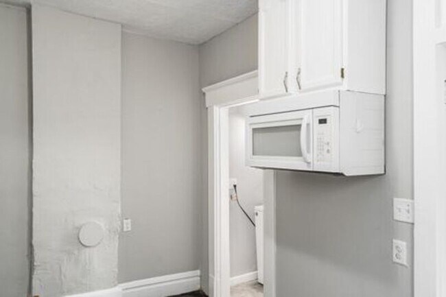 Building Photo - 360 N Garfield Ave