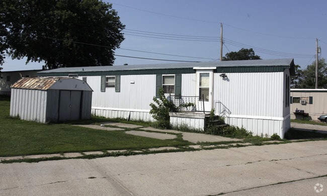 Primary Photo - Robert's Mobile Home Court