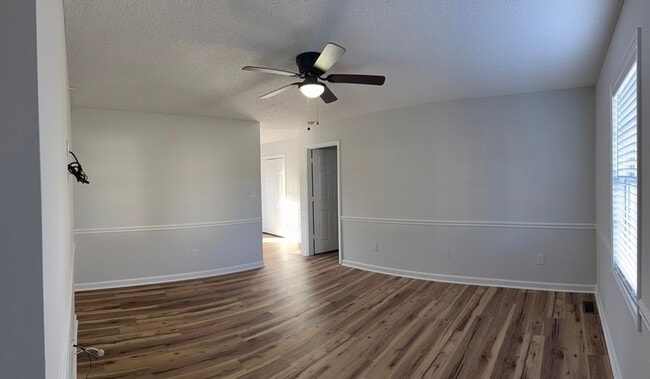 Building Photo - Neighborhood Home