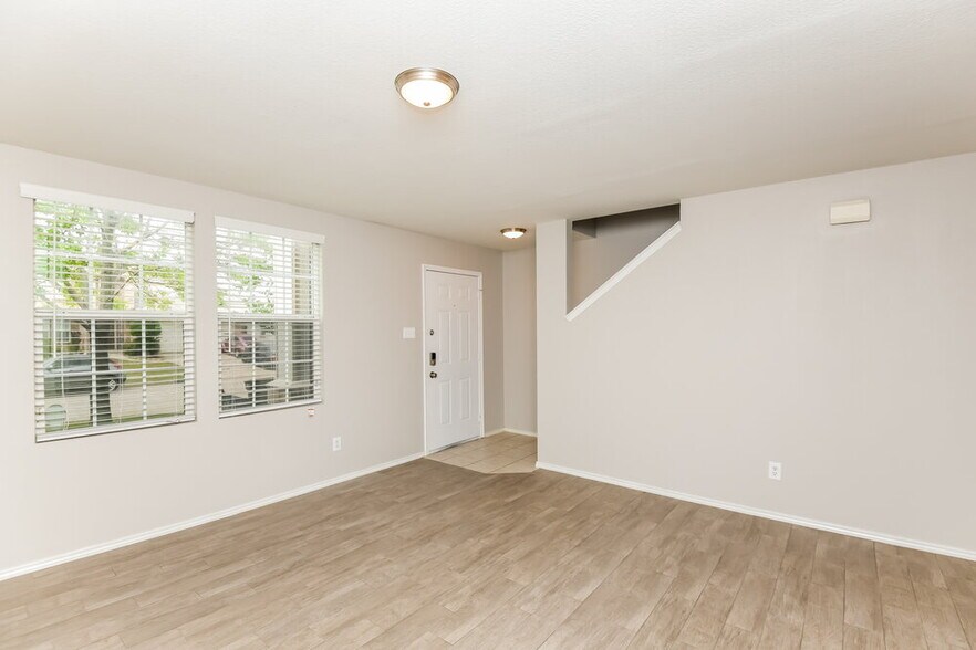 Building Photo - 221 Weber River tr