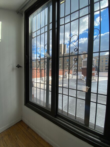 OUTDOOR SPACE - 429 E 80th St