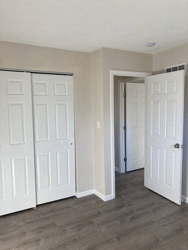 Building Photo - 707 Plankway Dr