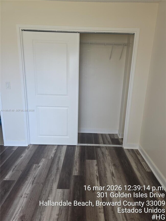 Building Photo - 301 Golden Isles Dr