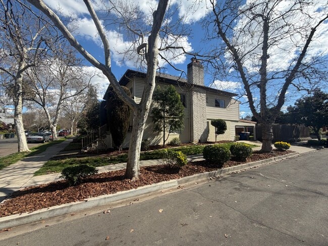 Building Photo - Spacious 4 Bedroom | 3 Bathroom | House in Curtis Park