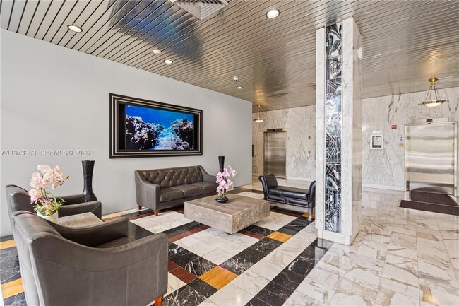 Building Photo - 3675 N Country Club Dr