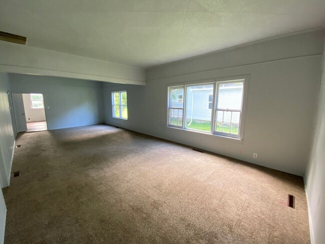 Building Photo - 725 N Kimball St