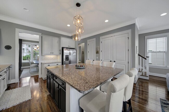 Building Photo - 324 Mariemont Way