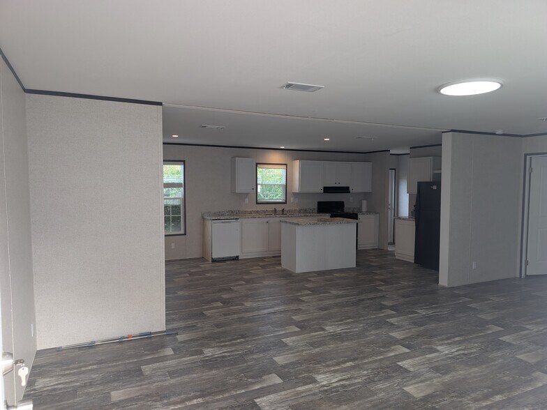 Building Photo - 3051 SW 50th St