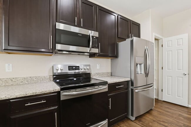 Building Photo - 981 S Deerfield Ln