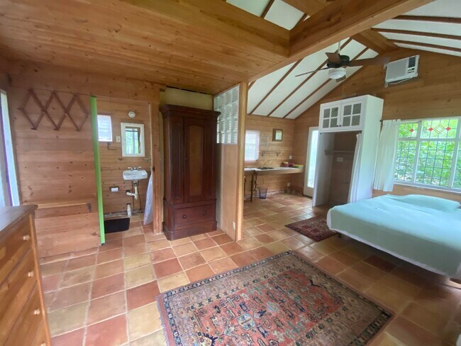 Building Photo - 518 McDaniel St