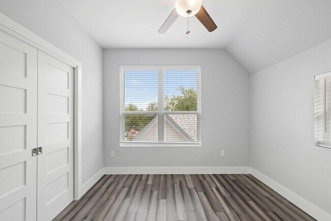 Building Photo - 6109 Cherrylawn Cir