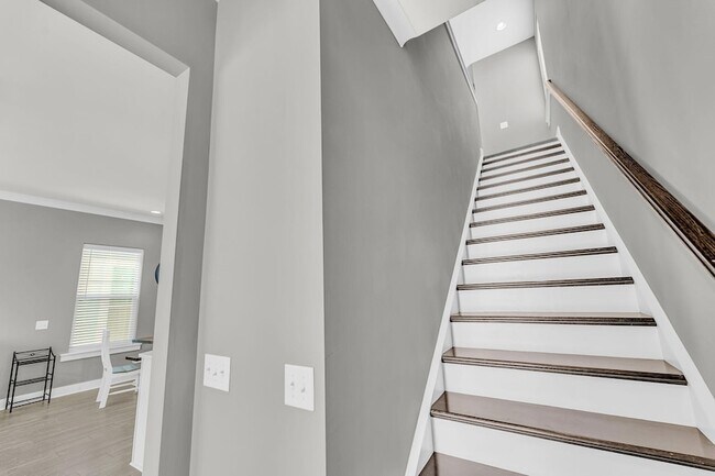 Building Photo - 1658 Indy Dr