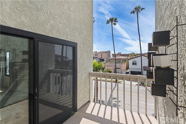 Building Photo - 718 S Catalina Ave