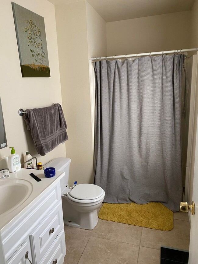 Building Photo - 2-Bed, 2-Bath Cottage PENDING