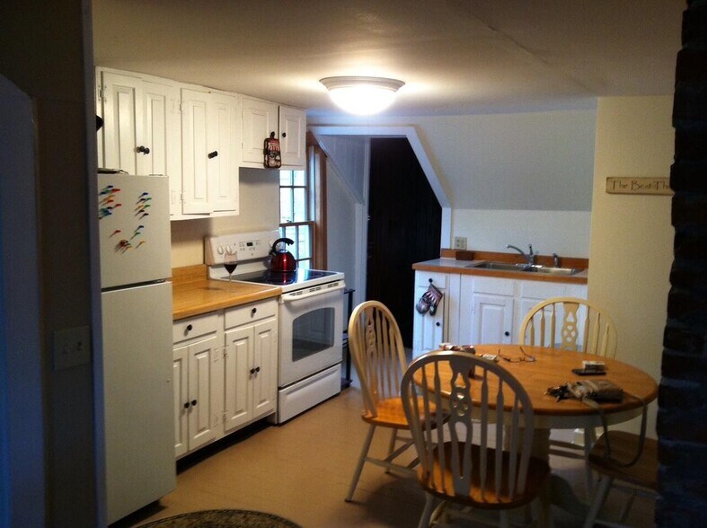 Kitchen - 30 Golden Hill St