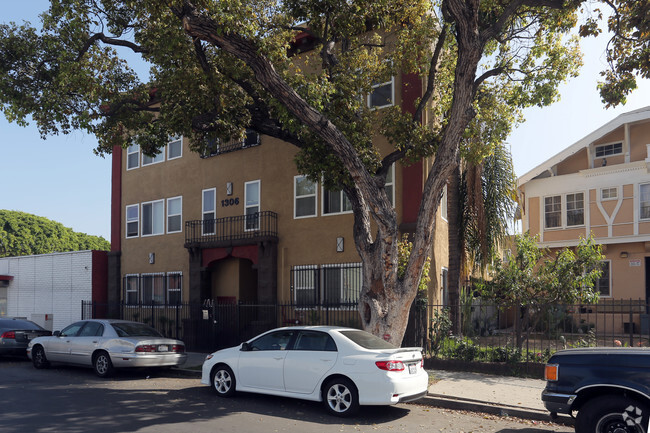 Building Photo - Westlake Apartments