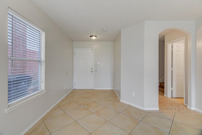 Building Photo - 13983 Maximos Dr