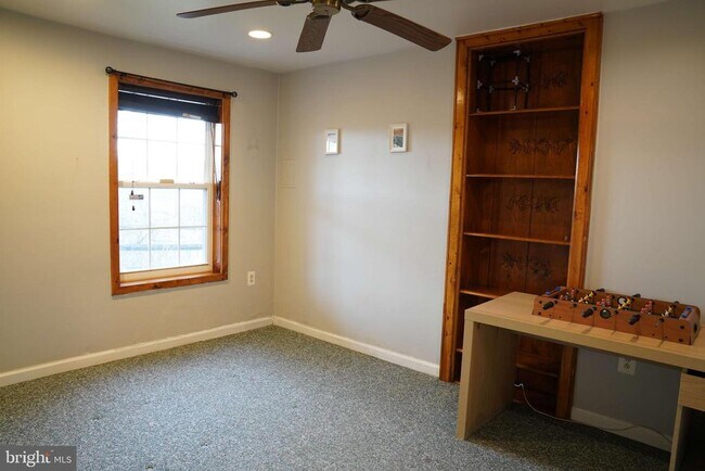 Building Photo - 30 Steeplechase Cir