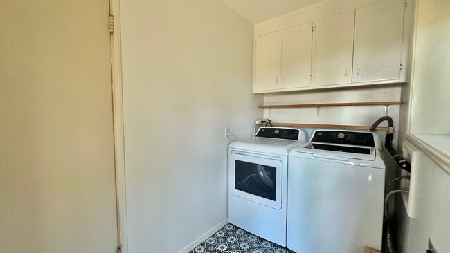 Building Photo - Mid-Century homes Rarely Available with Expansive Bay Views