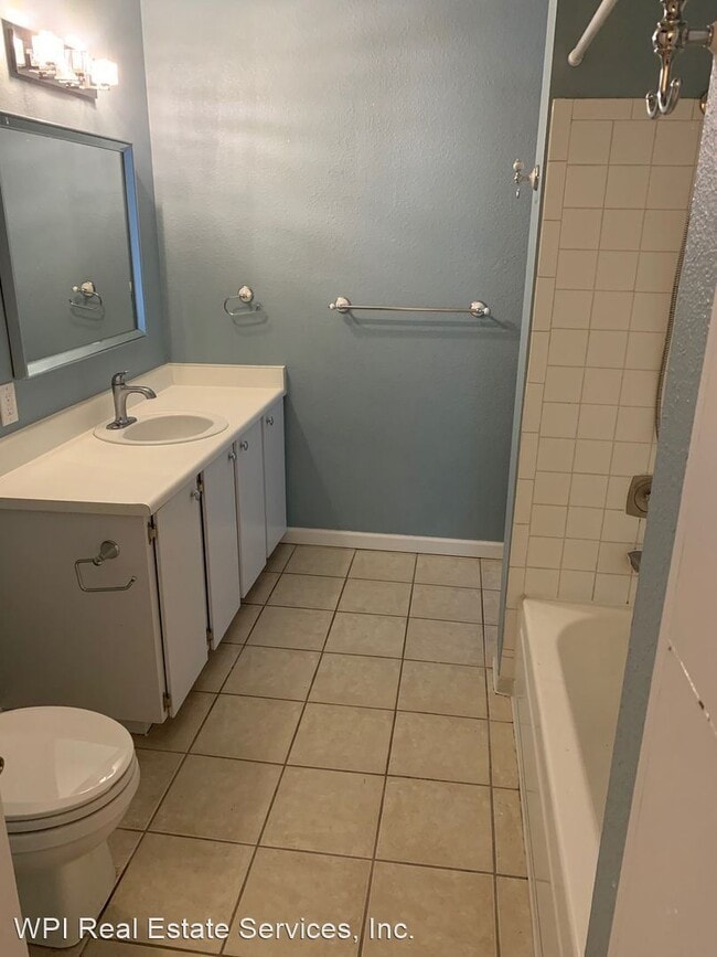 Building Photo - 1 br, 1 bath House - 12515 NE 132nd CT, #A203