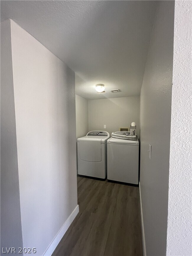 Building Photo - 2840 Belleza Ln