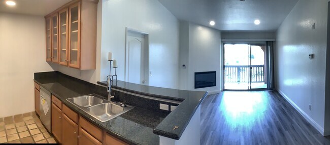 Building Photo - 7120 Shoreline Dr