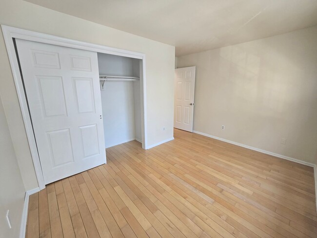 Building Photo - Commuter's delight! Spacious 2nd fl: 2-bed, 2-bath condo with fireplace, washer & dryer & off-str...