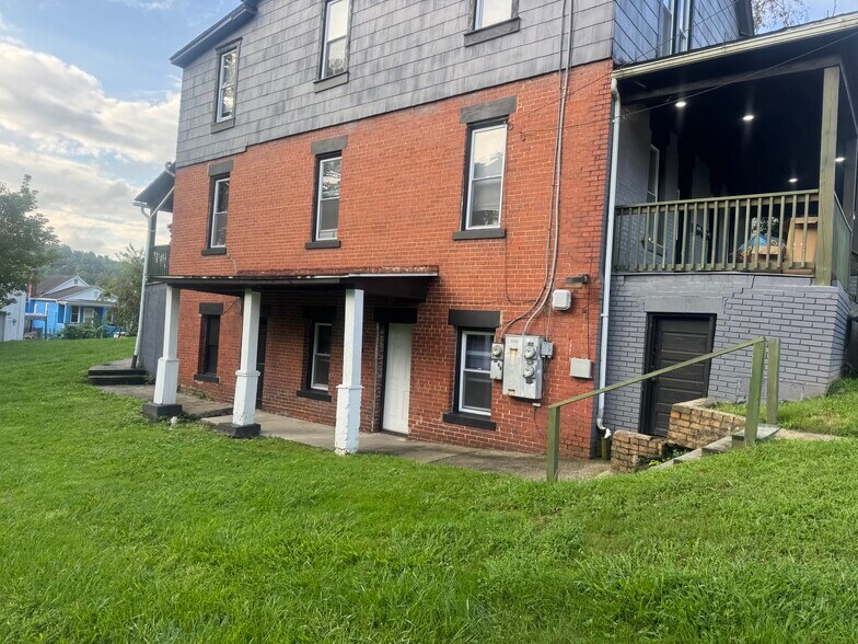 Building Photo - 906 Virginia Ave