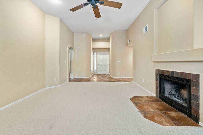 Building Photo - Santa Fe Home in Silverado Hills with Pool!