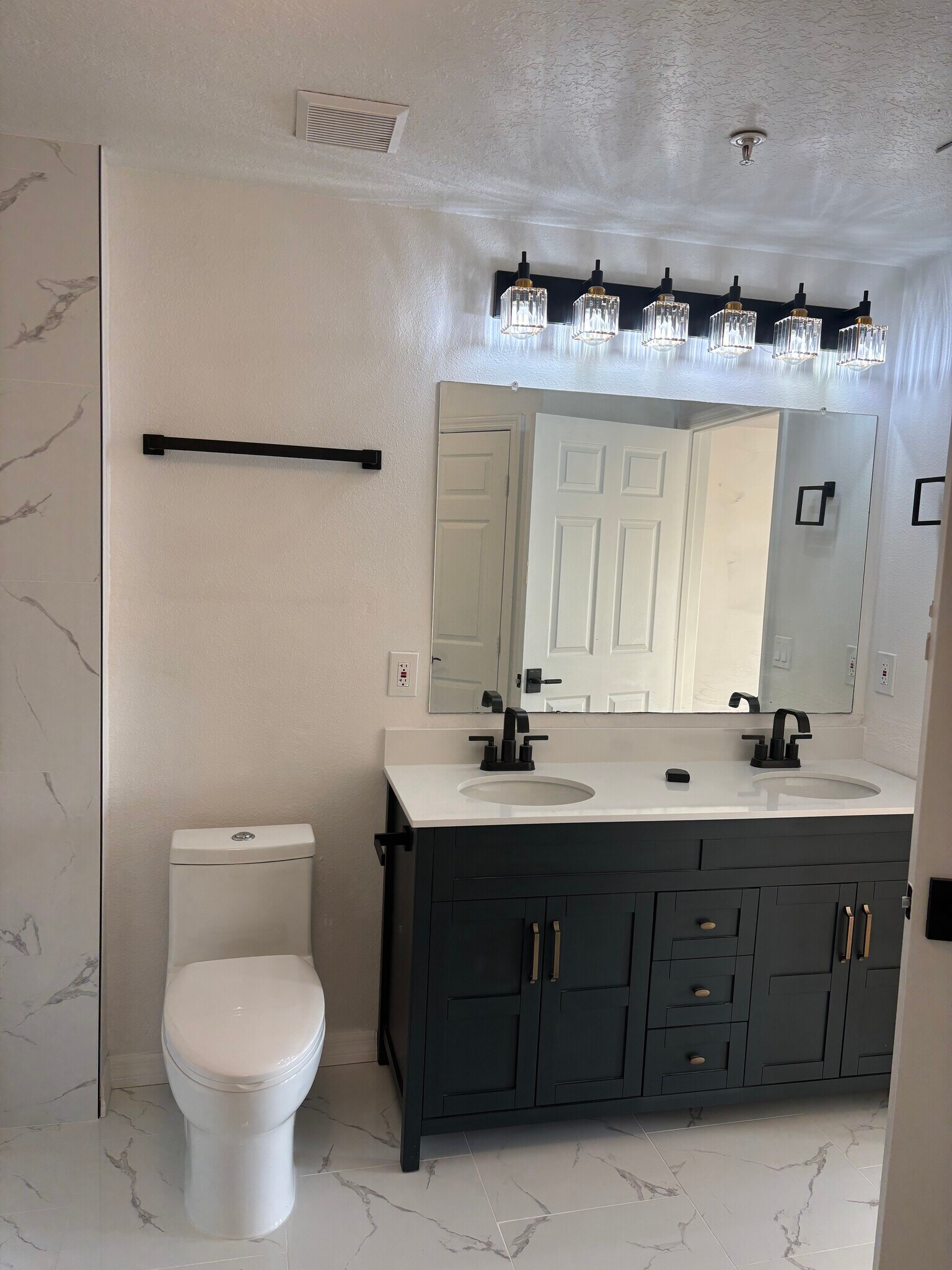 Building Photo - 501 Knights Run Ave