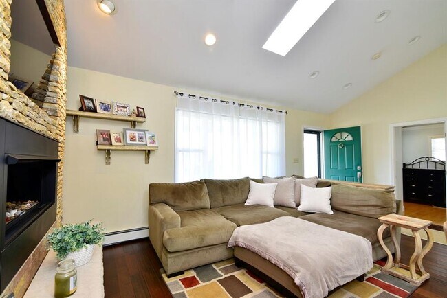 Building Photo - 62 Reposa Sq