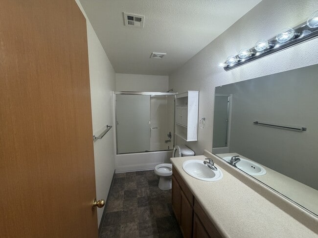 Building Photo - 1616 SW K St