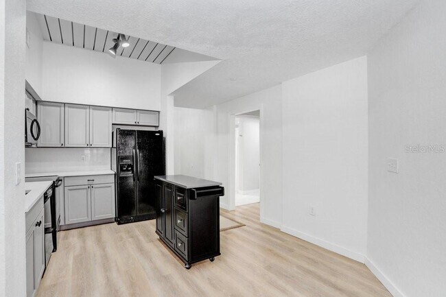 Building Photo - 2440 W Horatio St