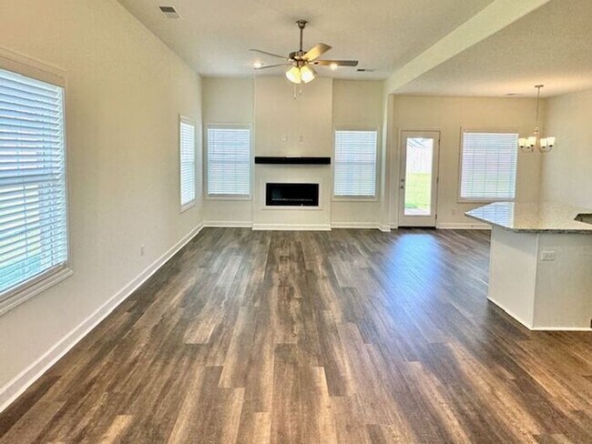 Building Photo - Move In Special! Conditions Apply! Now Lea...