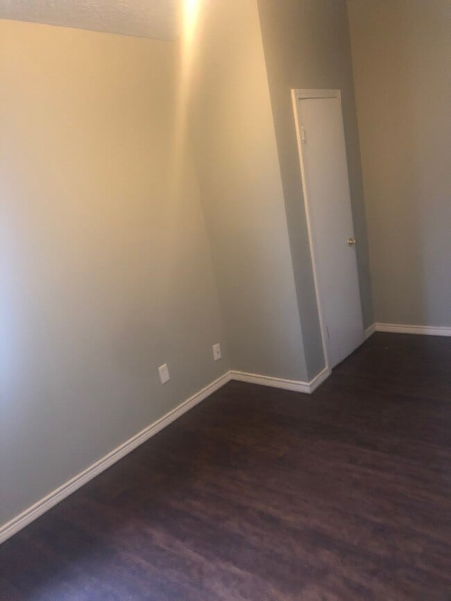 Building Photo - 501 S Main St