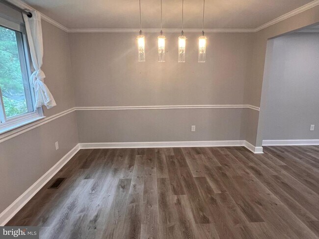 Building Photo - 5925 Vernons Oak Ct