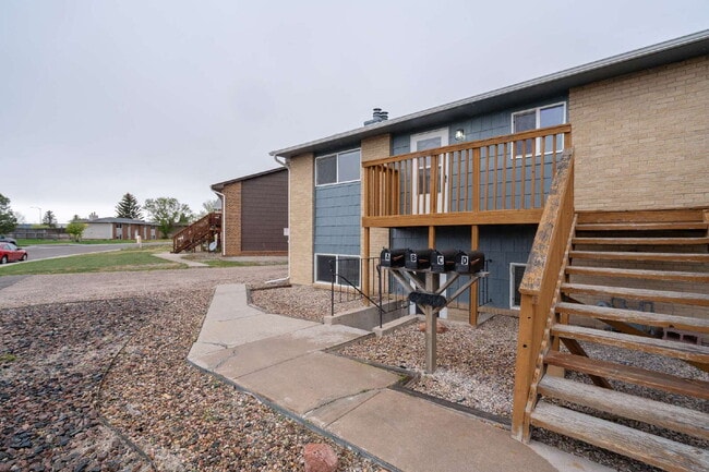 Building Photo - Updated 2-Bed Oasis in Cheyenne