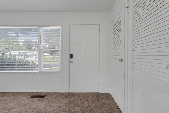 Building Photo - Cozy Ranch Home 30 Night Min Quiet Reynoldsburg