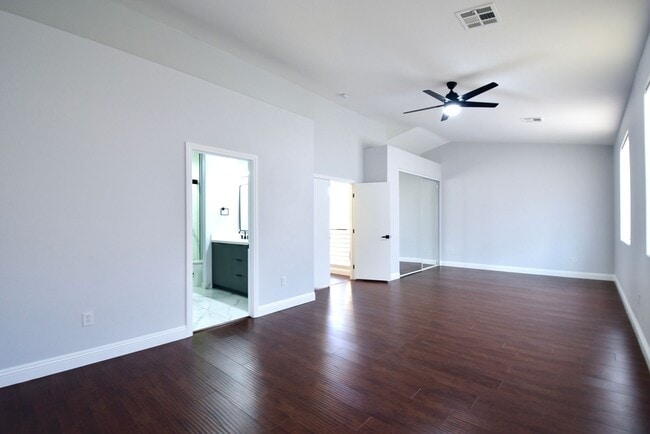 Building Photo - Charming Mediterranean-Style Townhome in G...