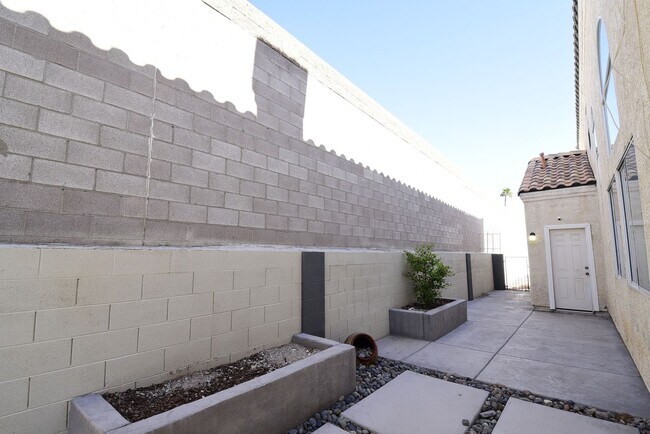 Building Photo - Charming 3-Bedroom, 2.5-Bath Two-Story Hom...