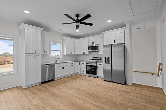 Building Photo - 1318 House St