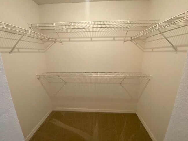 Building Photo - 4/2.5 Clermont Home with fenced yard